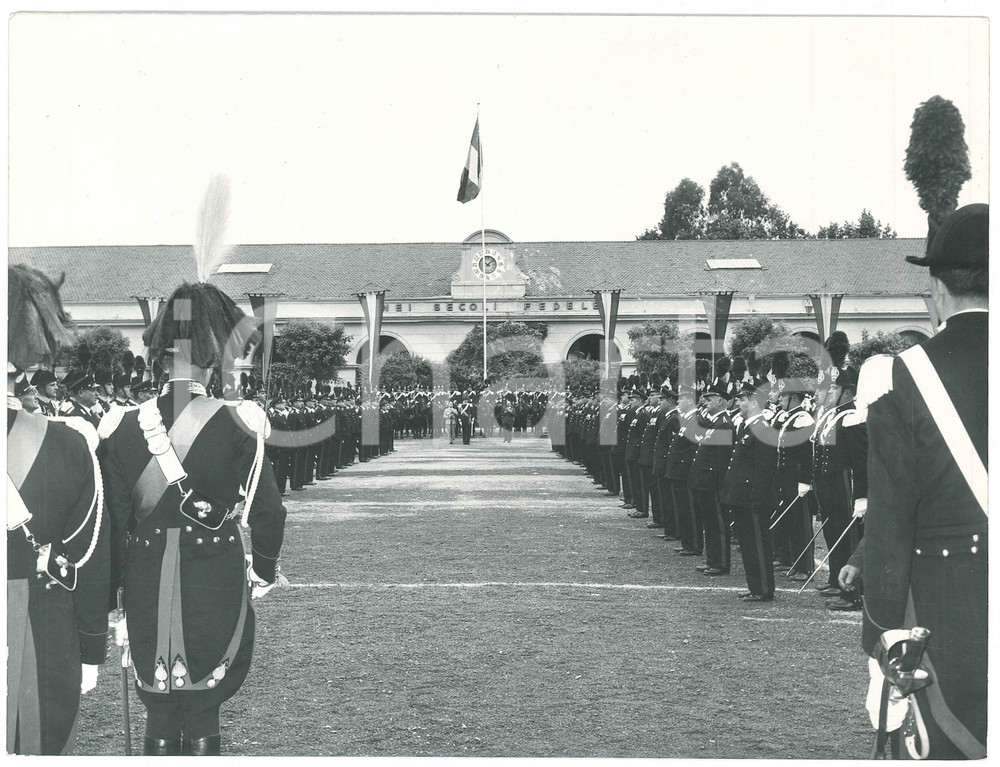 1962 ROMA Caserma Vittorio Emanuele II - Carabinieri schierati *Foto 24x18 cm Fotografia d'epoca. GOOD/buono  Formato: 24x18 cm originale e autentica 1