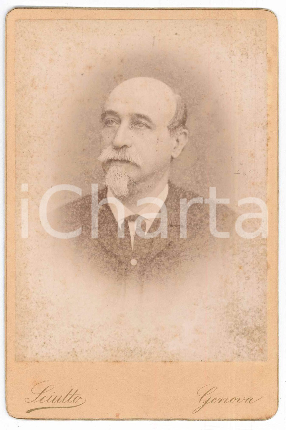 1880 ca GENOVA Ritratto maschile - Fotografia SCIUTTO 11x16 cm Fotografia d'epoca, su cartoncino rigido.   FAIR/discreto bassa qualità di stampa Formato: 11x16 cm originale e autentica 1