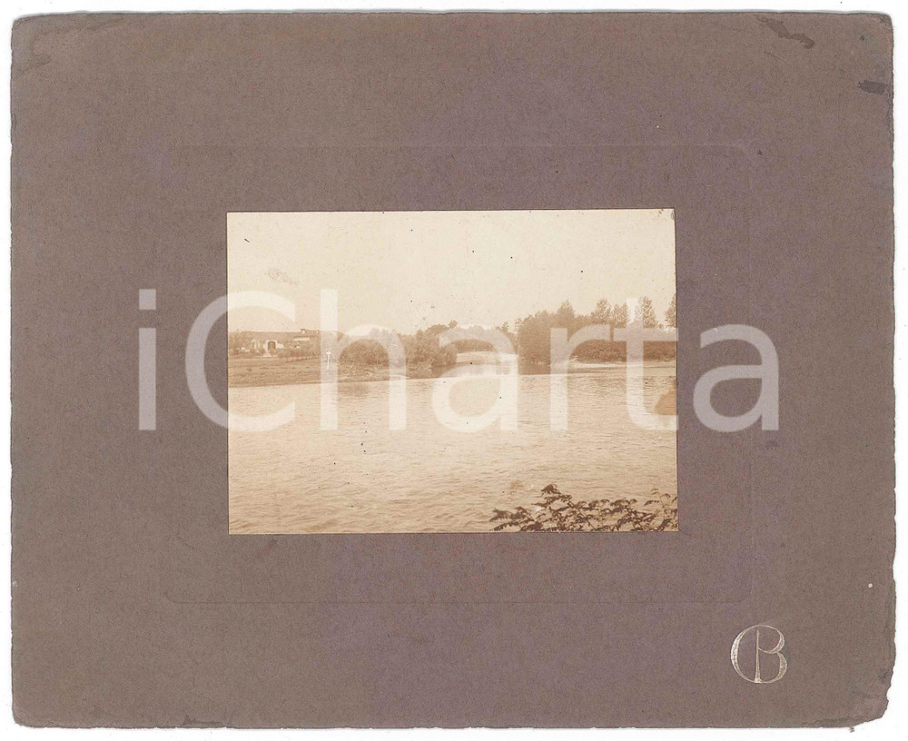 1900 ca ITALIA - Panorama sul fiume Po - Fotografia VINTAGE 20x16 cm Fotografia d'epoca, montata su cartoncino morbido. FAIR/discreto piegature angolari al cartoncino Formato: 20x16 cm originale e autentica 1