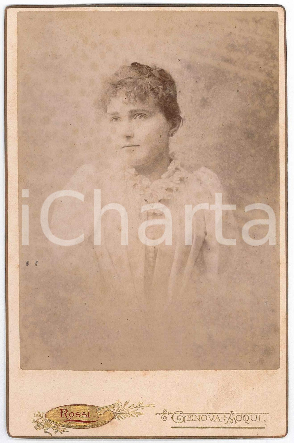 1890 ca GENOVA Ritratto di giovane donna in bianco - Foto ROSSI 11x16 cm Fotografia d'epoca, su cartoncino rigido.FOTOGRAFO: Rossi - Via Giulia 15, Genova  FAIR/discreto difetti di stampa Formato: 11x16 cm originale e autentica 1