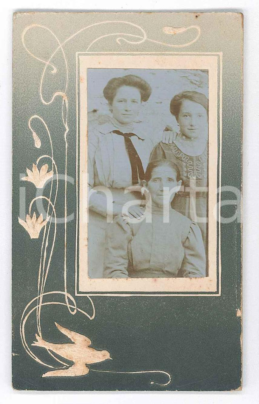 1880 ca SAVONA Ritratto di madre con le figlie - Fotografia CDV (1) Fotografia d'epoca, montata su cartoncino rigido. FAIR/discreto Lievi smussature agli angoli Formato: 6x10 cm originale e autentica 1