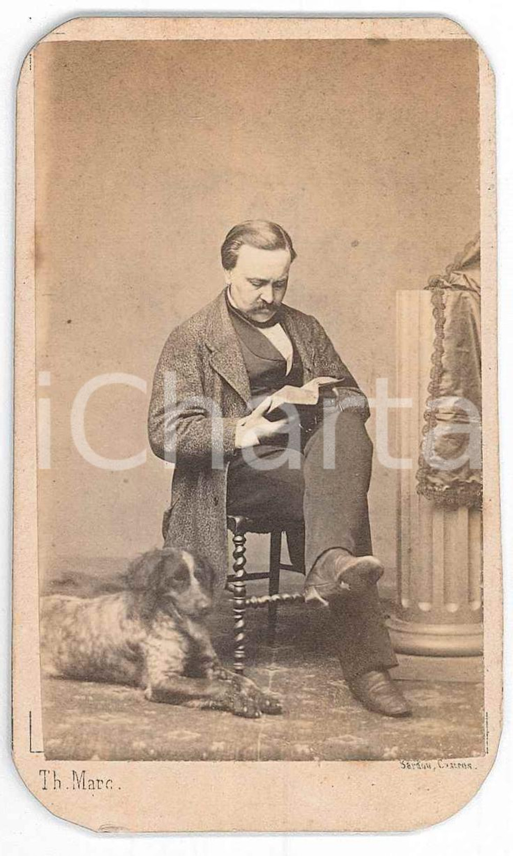 1875 ca CASTRES - TARN Homme lecteur avec son chien - Photo Théophile MARC CDV Fotografia d'epoca, montata su cartoncino morbido. FAIR/discreto angoli smussati per l'inserimento in un album Formato: 6x10 cm originale e autentica 1