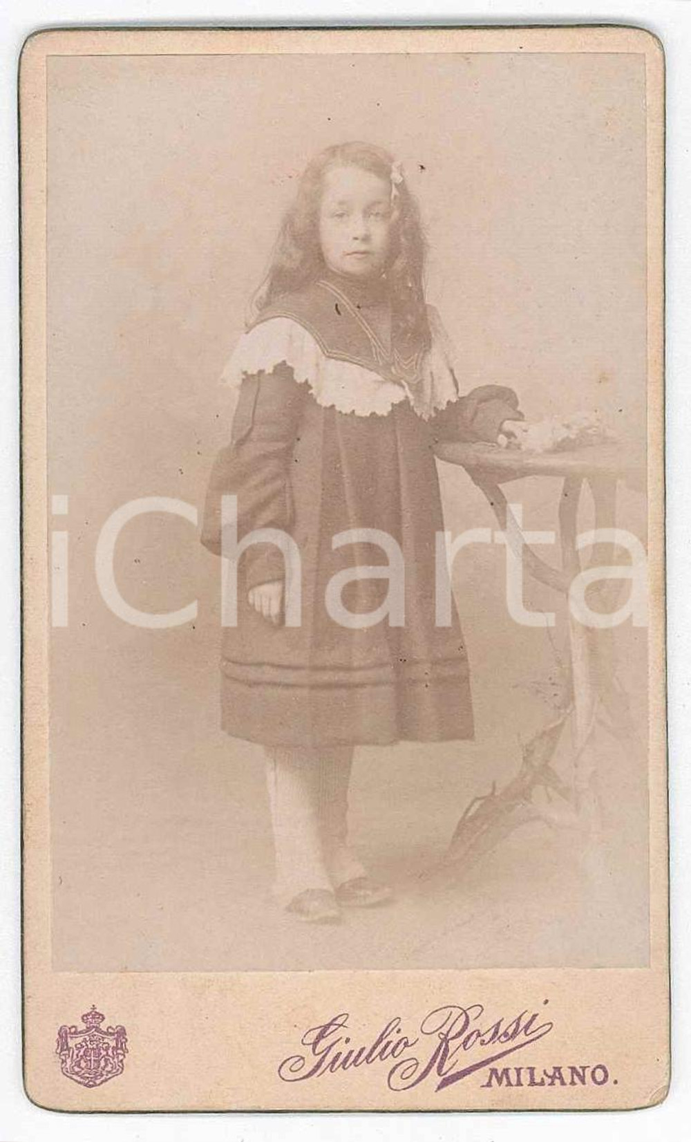 1900 ca MILANO Ritratto di bambina - Foto Giulio ROSSI - CDV Fotografia d'epoca, montata su cartoncino rigido. FAIR/discreto Lievi smussature agli angoli Formato: 6x10 cm originale e autentica 1