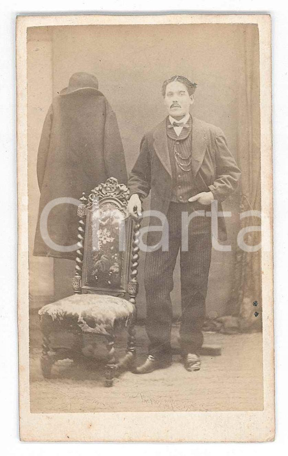 1880 ca TORINO Ritratto maschile - Fotografia militare CHAVANEL - CDV Fotografia d'epoca, montata su cartoncino rigido. FAIR/discreto Lievi smussature agli angoli Formato: 6x10 cm originale e autentica 1
