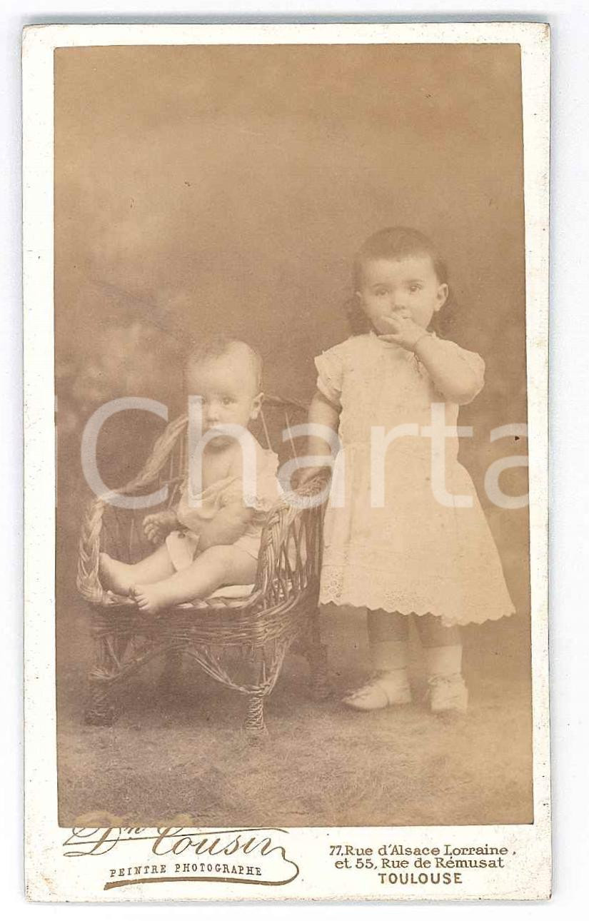 1892 TOULOUSE Portrait de deux frères - Photo Dn. COUSIN - CDV Fotografia d'epoca, montata su cartoncino rigido. FAIR/discreto Lievi smussature agli angoli Formato: 6x10 cm originale e autentica 1