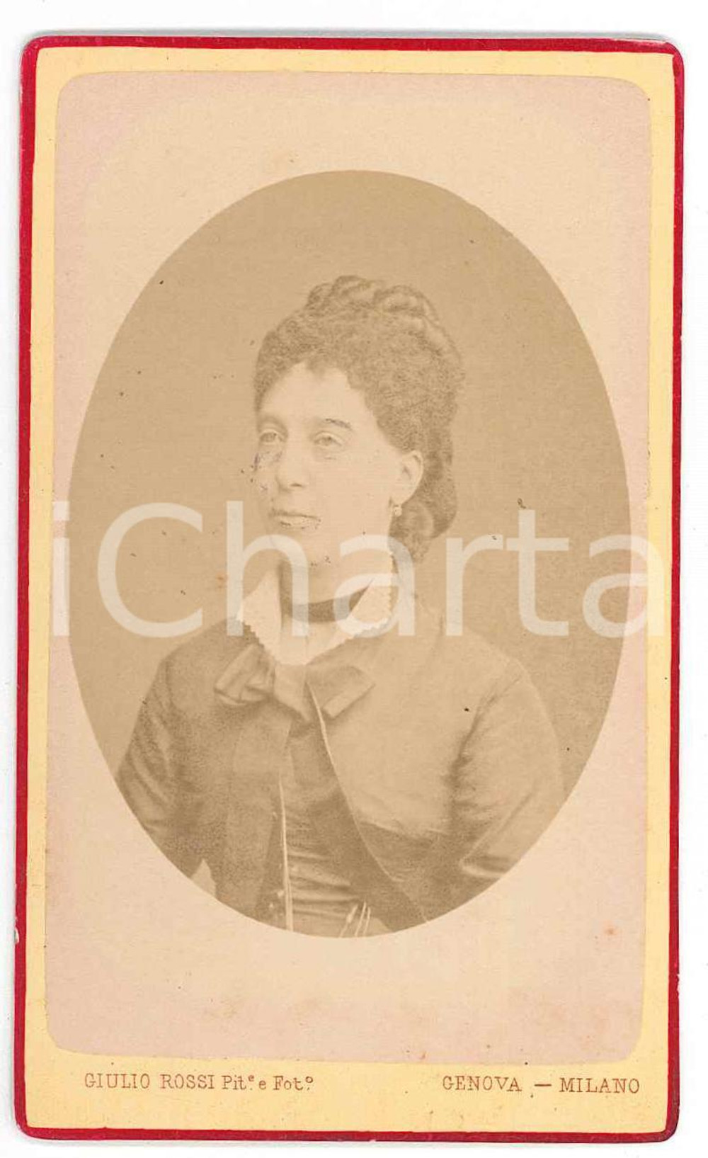 1870 ca ITALIA Ritratto femminile - Foto Giulio ROSSI - CDV Fotografia d'epoca, montata su cartoncino rigido.Il fotografo aveva sedi a Milano e Genova.  FAIR/discreto Lievi smussature agli angoli Formato: 6x10 cm originale e autentica 1