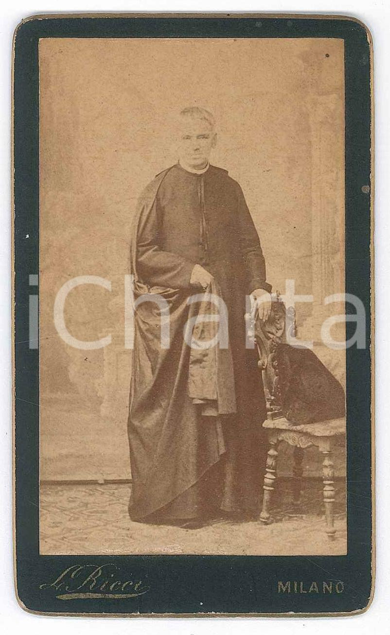 1880 ca MILANO Ritratto di sacerdote - Foto L. RICCI CDV  Fotografia d'epoca, su cartoncino rigido.  GOOD/buono  Formato: 6x10 cm originale e autentica 1