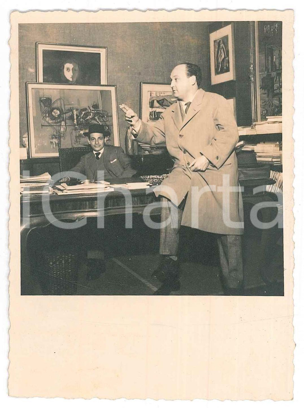 1930 ca ITALIA (?) Due professionisti nel loro studio - Fotografia anonima Fotografia d'epoca. FAIR/discreto Lievi smussature agli angoli Formato: 8x11 originale e autentica 1
