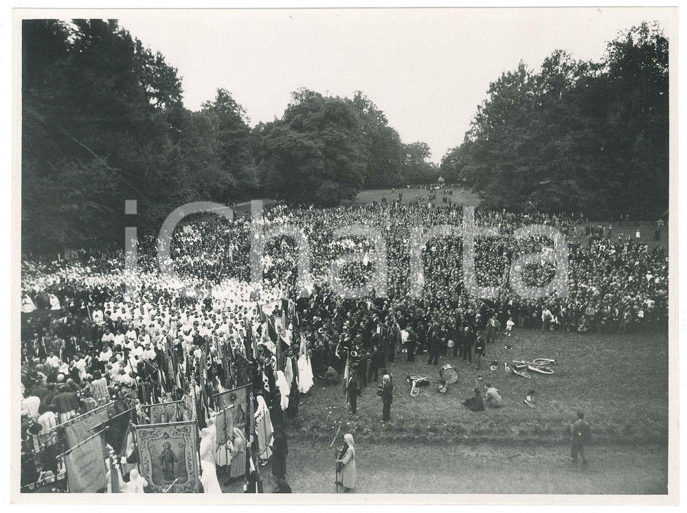 1932 VOLPIANO Congresso Eucaristico - Parco Villa RIPA DI MEANA - Processione *3 Fotografia originale d'epoca, con didascalia e timbro del fotografo al verso.FOTOGRAFO: Cristoforo Capello - Torino.   GOOD/buono  Formato: 23x17 cm originale e autentica 1