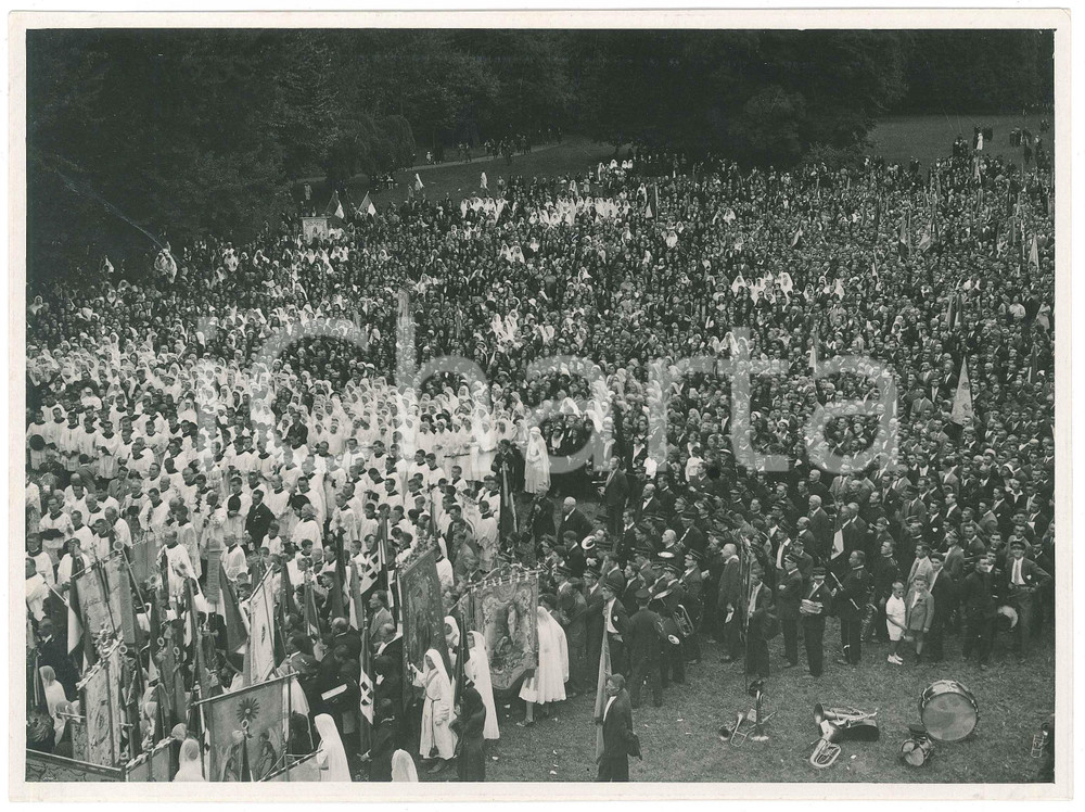1932 VOLPIANO Congresso Eucaristico - Parco Villa RIPA DI MEANA - Processione *1 Fotografia originale d'epoca, con didascalia e timbro del fotografo al verso.FOTOGRAFO: Cristoforo Capello - Torino.   GOOD/buono  Formato: 23x17 cm originale e autentica 1
