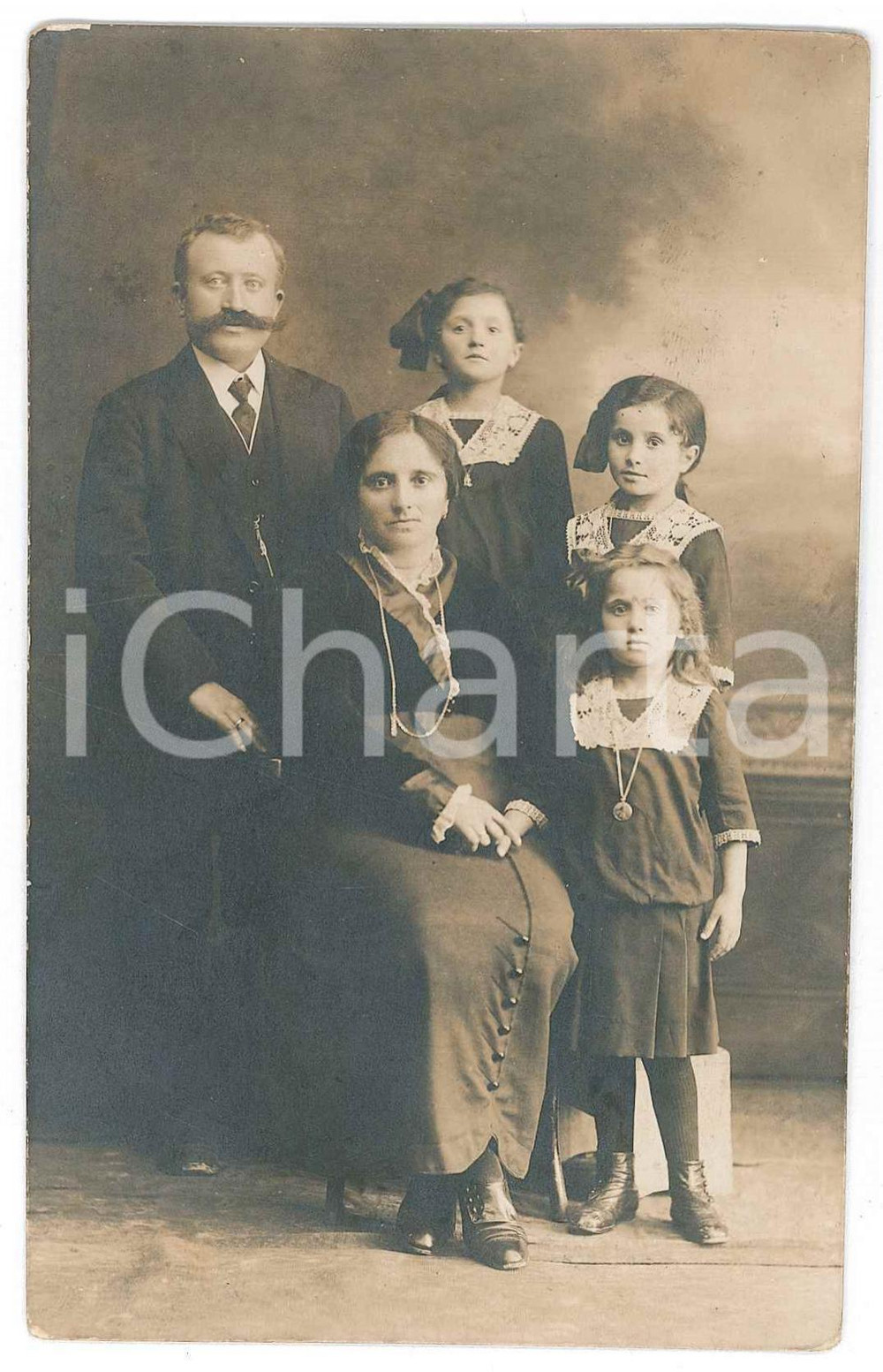 1910 ca POLA Clivo Santo Stefano - Foto di famiglia - Fotografia G. FIORINI 8x13  Fotografia d'epoca. FAIR/discreto Lievi smussature agli angoli Formato: 8x13 originale e autentica 1