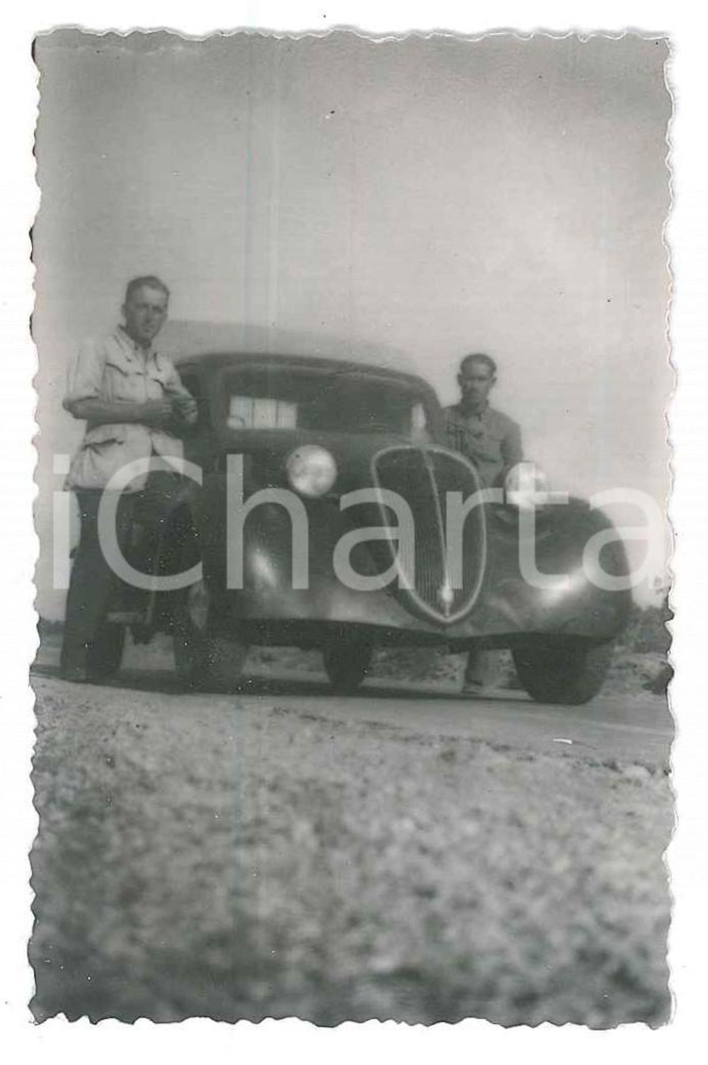 1930 ca ITALIA - FIAT Topolino 500 furgone - Fotografia anonima 5x8 cm  Fotografia d'epoca. FAIR/discreto Lievi smussature agli angoli Formato: 5x8 originale e autentica 1
