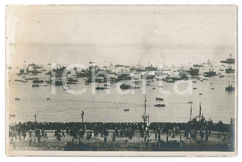 1923 GENOVA VII Congresso Eucaristico Nazionale - Processione barche *Foto (3) Fotografia originale d'epoca, in formato cartolina postale.     POOR/danneggiato danni da umidità al lato sinistro Formato: 14x9 cm originale e autentica 1