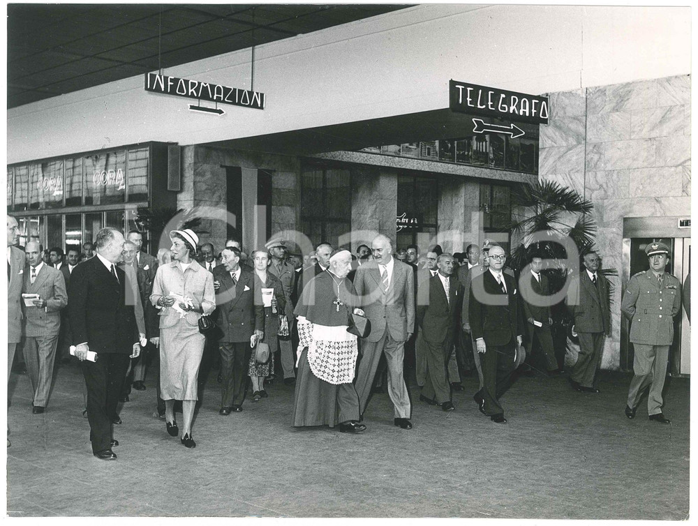 1955 TORINO Inaugurazione stazione PORTA NUOVA - Autorità - Foto 24x18 cm Fotografia originale d'epoca, con didascalia al verso.FOTOGRAFO : Bertazzini - Torino GOOD/buono lieve piegatura al lato inferiore Formato: 24x18 cm originale e autentica 1