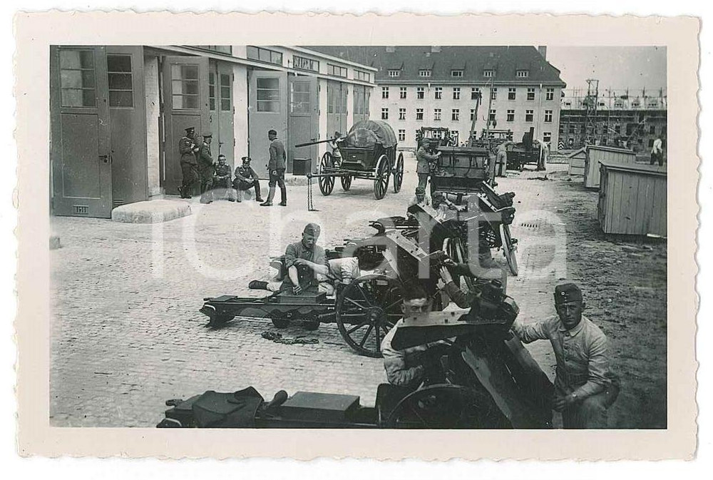 1936 KASSEL (GERMANY) 13 Komp. Inf. Rgt. 15 - Army garage - Photo 9x6 cm Fotografia originale d'epoca.  GOOD/buono  Formato: 9x6 originale e autentica 1