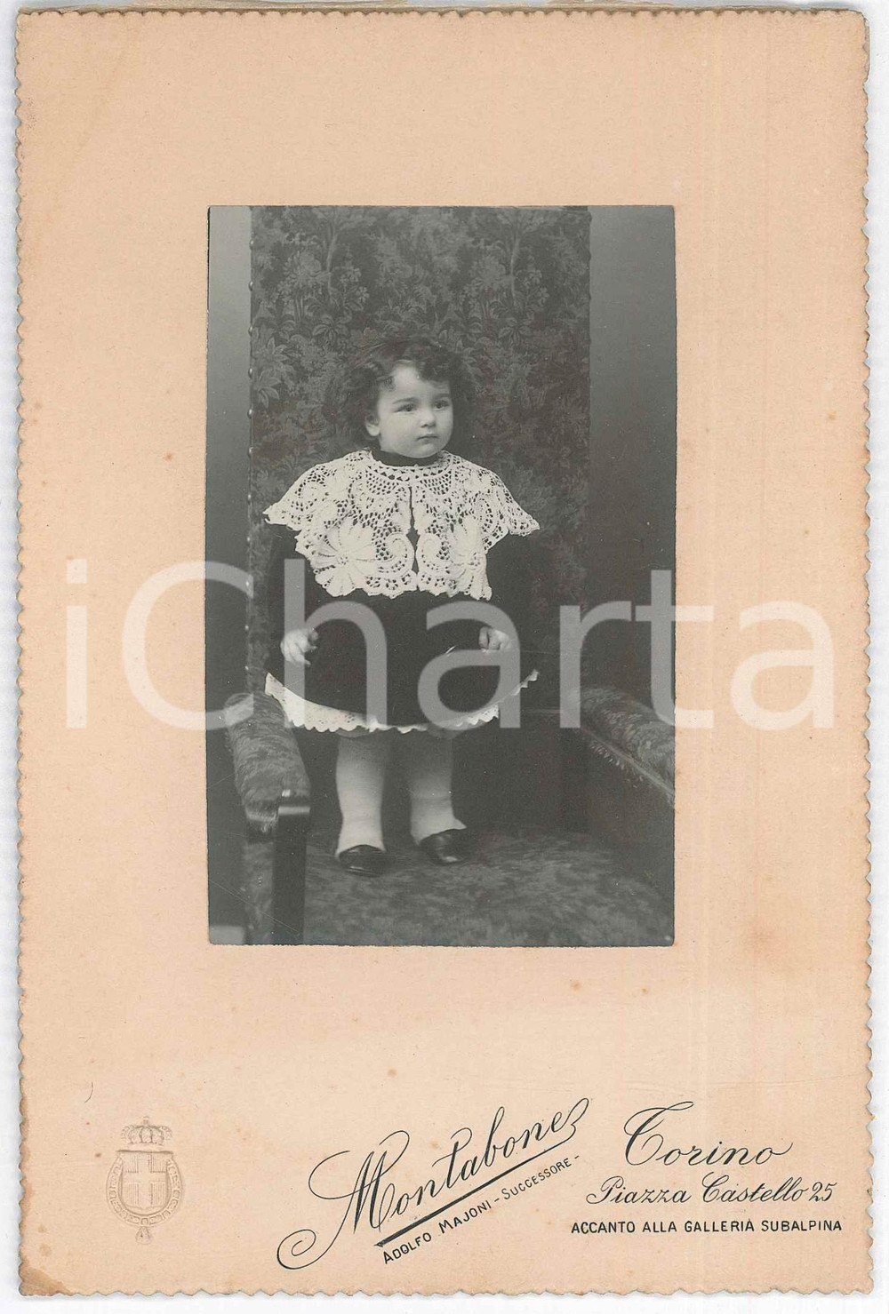 Dicembre 1907 TORINO Bambina con abito ricamato - Foto MONTABONE 12x18 cm Fotografia d'epoca, su cartoncino rigido, che ritrae la piccola Anna Maria a 18 mesi. FOTOGRAFO: Montabone di Adolfo Majoni - Torino, piazza Castello 25 GOOD/buono  Formato: 12x18 cm originale e autentica 1