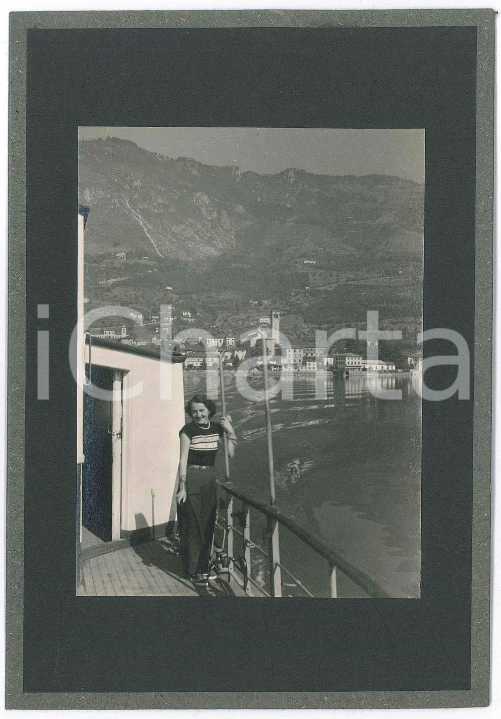 1949 LAGO D'ISEO - PISOGNE - Veduta dal battello - Foto ANIMATA 17x23 cm  Fotografia d'epoca, montata su cartoncino morbido rivestito.Didascalia originale al verso. GOOD/buono  Formato: 17x23 cm originale e autentica 1