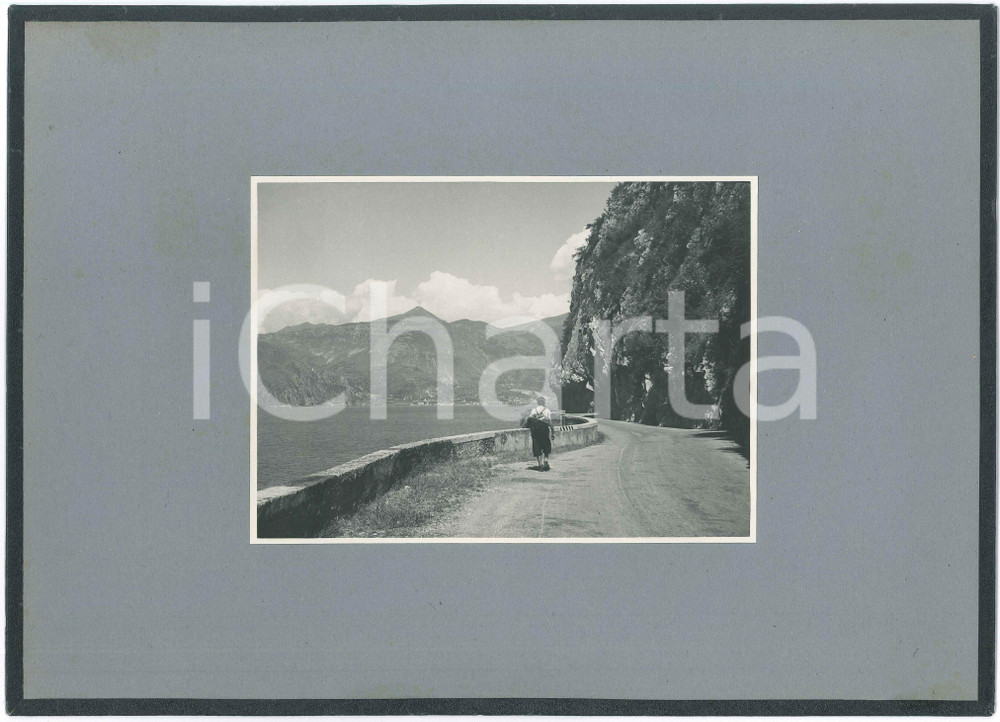 1948 LAGO D'ISEO - LOVERE dalla strada VELLO-TOLLINE - Fotografia ANIMATA  Fotografia d'epoca, montata su cartoncino morbido rivestito.Didascalia dattiloscritta ed etichetta adesiva al verso. GOOD/buono  Formato: 17x13 cm (foto); 34x24 cm (cartoncino) originale e autentica 1