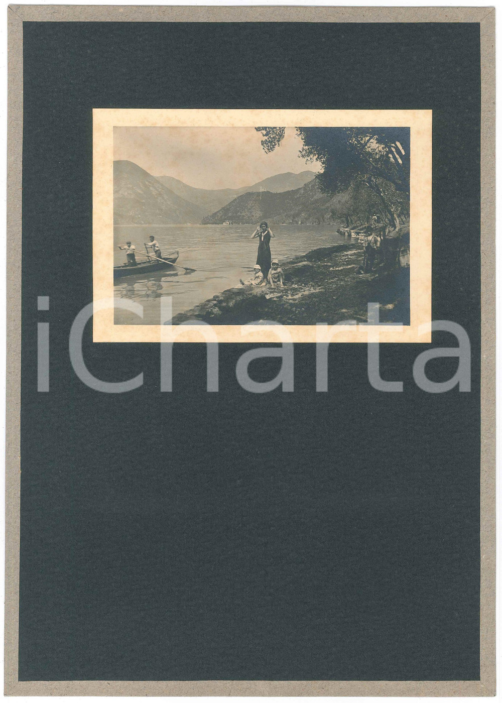 1935 LAGO D'ISEO - Oliveto di SENSOLE - Veduta - Fotografia ANIMATA  Fotografia d'epoca, montata su cartoncino morbido rivestito.Didascalia manoscritta ed etichetta adesiva al verso. GOOD/buono  Formato: 15x10 cm (foto); 23x32 cm (cartoncino) originale e autentica 1