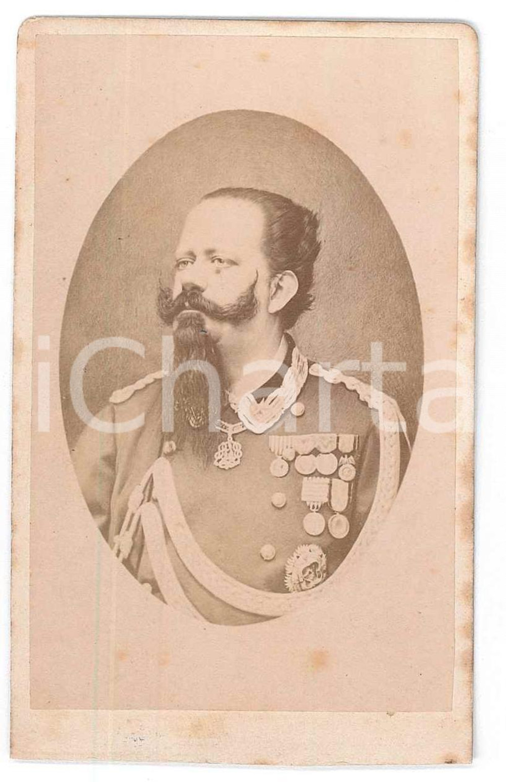 1860 ca ITALIA Re Vittorio Emanuele II di Savoia - Foto albumina CDV  Fotografia originale d'epoca, stampata all'albumina.Adesivo al verso: "Librairie Photographie A. Perrin - Chamb&eacute;ry" FAIR/discreto fioriture Formato: 6x10 cm originale e autentica 1