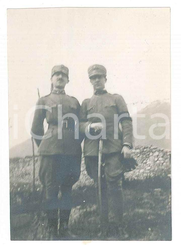 1915 ca WW1 ITALIA - ZONA DI GUERRA - Due soldati di fanteria - Foto 5x8 cm Fotografia originale d'epoca. GOOD/buono ma residui cartacei al verso Formato: 5x8 cm originale e autentica 1