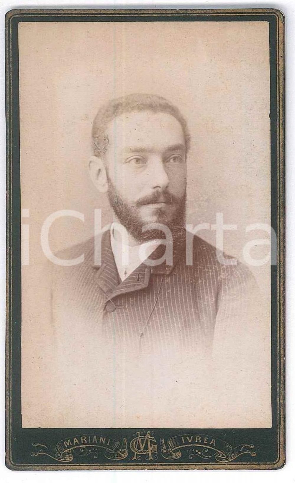 1880 ca IVREA Ritratto maschile con giacca a righe - Foto B. MARIANI CDV  Fotografia d'epoca, montata su cartoncino rigido. GOOD/buono  Formato: 6x10 cm originale e autentica 1