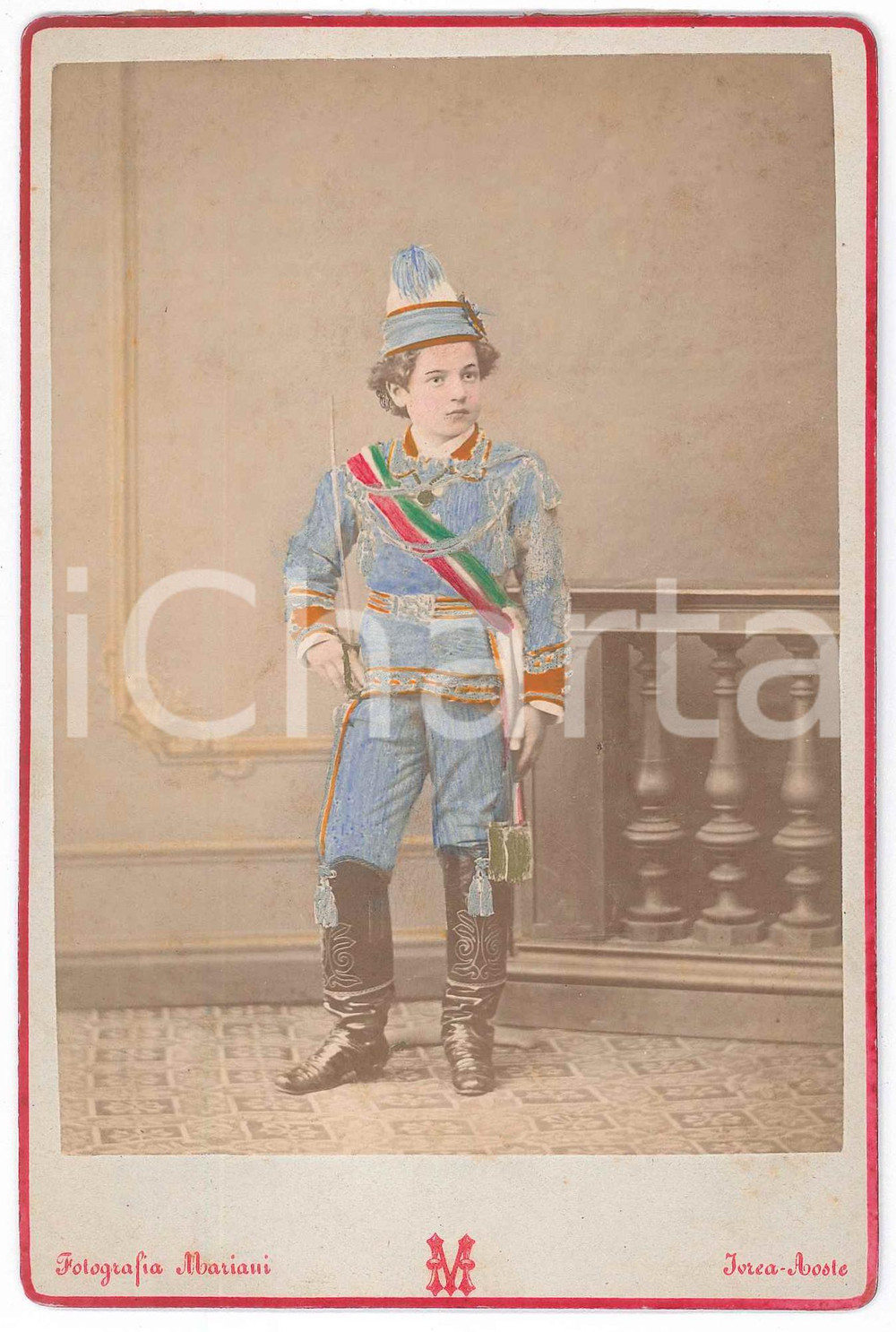 1880 ca Bambino in divisa militare - Foto MARIANI - IVREA / AOSTA colorata  Fotografia d'epoca, su cartoncino rigido, colorata a mano. GOOD/buono  Formato: 11x16 cm originale e autentica 1