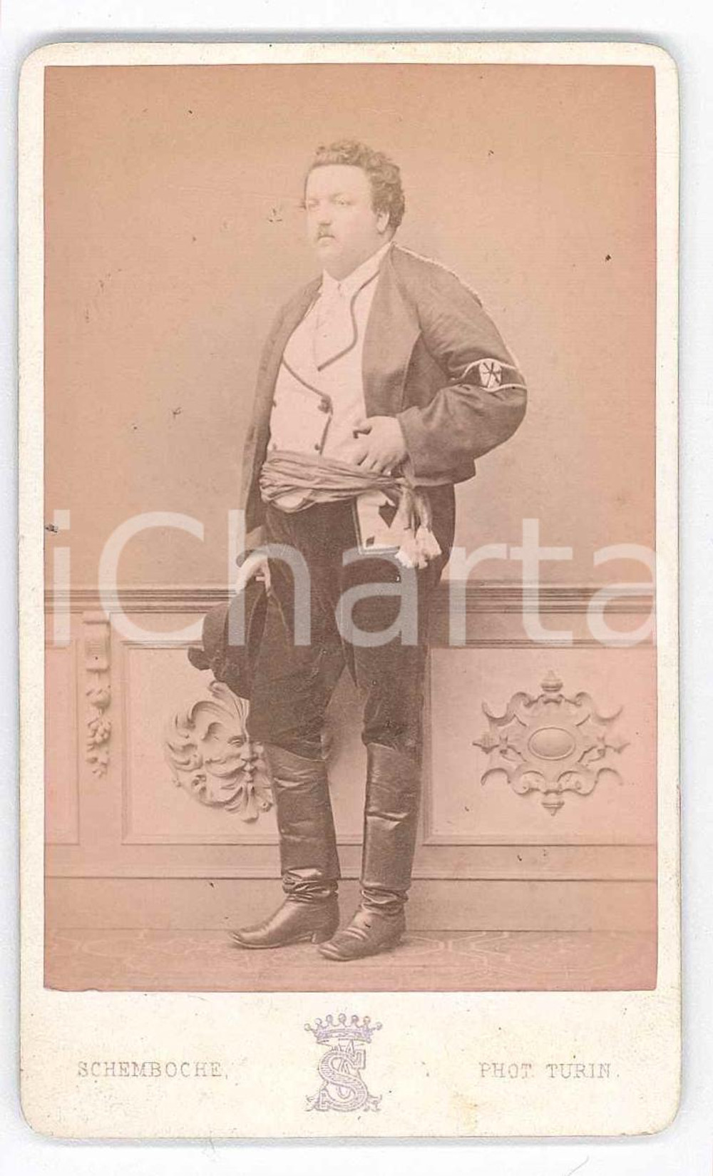 1870 ca TORINO Uomo in costume tradizionale (2) Foto SCHEMBOCHE CDV  Fotografia d'epoca, su cartoncino morbido.Dedica manoscritta al verso. GOOD/buono  Formato: 6x10 cm originale e autentica 1