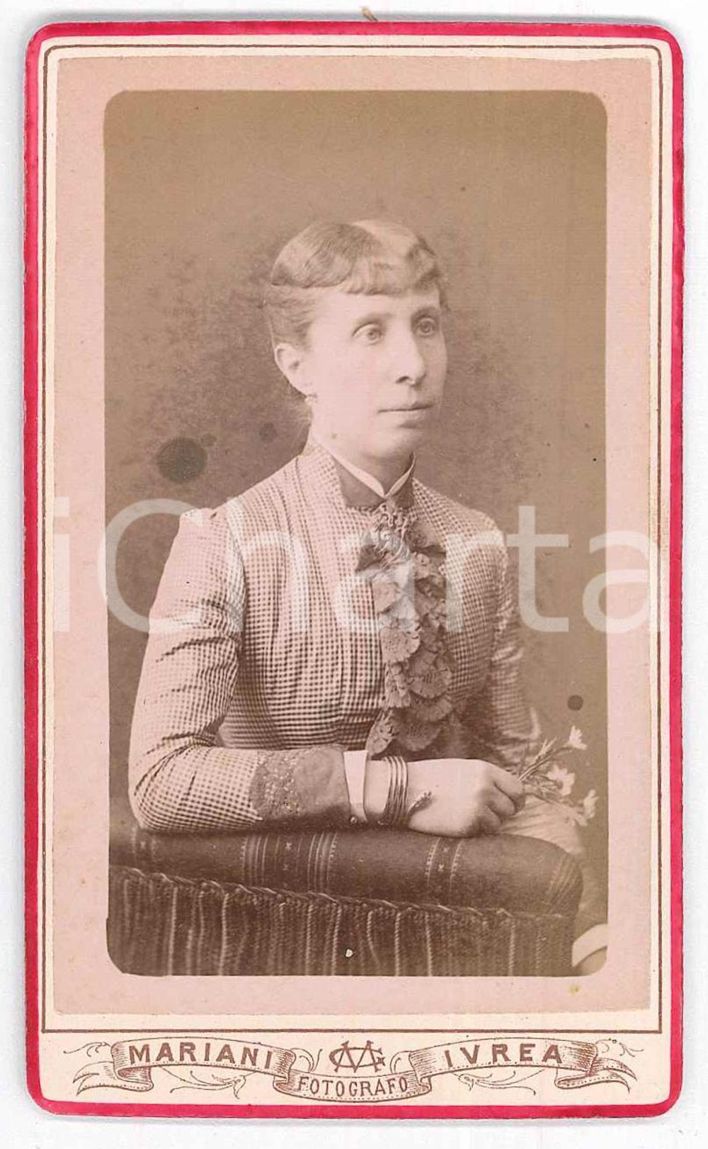 1880 ca IVREA Ritratto di donna con abito a quadretti *Foto MARIANI CDV  Fotografia d'epoca, montata su cartoncino rigido. GOOD/buono  Formato: 6x10 cm originale e autentica 1