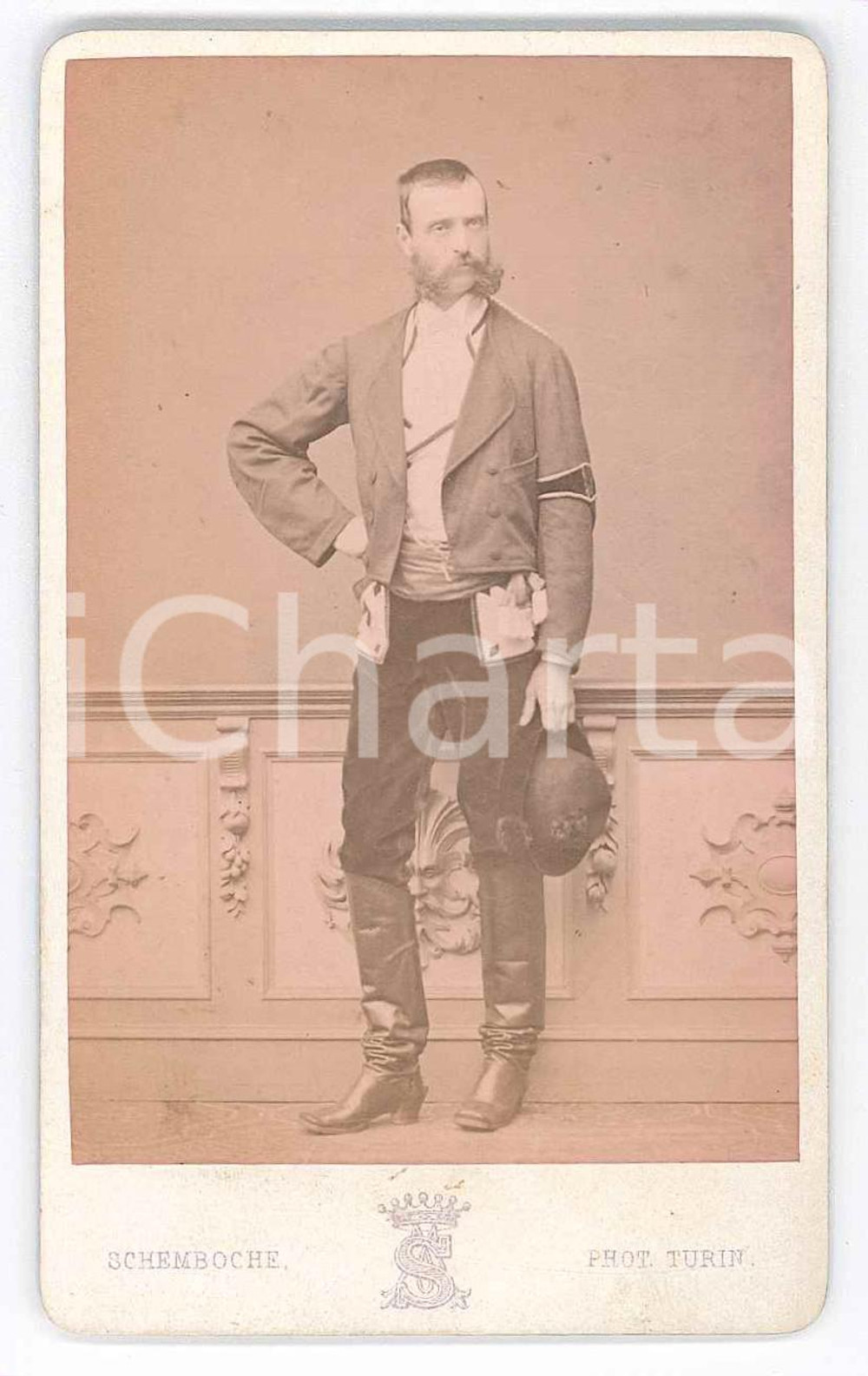 1870 ca TORINO Uomo in costume tradizionale (1) Foto SCHEMBOCHE CDV  Fotografia d'epoca, su cartoncino morbido. GOOD/buono  Formato: 6x10 cm originale e autentica 1