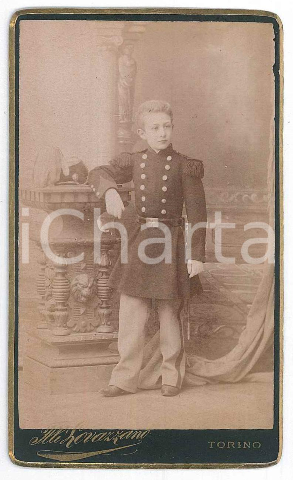 1880 ca TORINO Ritratto di bambino in divisa - Foto LOVAZZANO CDV  Fotografia d'epoca, su cartoncino rigido.FOTOGRAFO: Fratelli Lovazzano - Torino, Galleria Natta 3 GOOD/buono  Formato: 6x10 cm originale e autentica 1