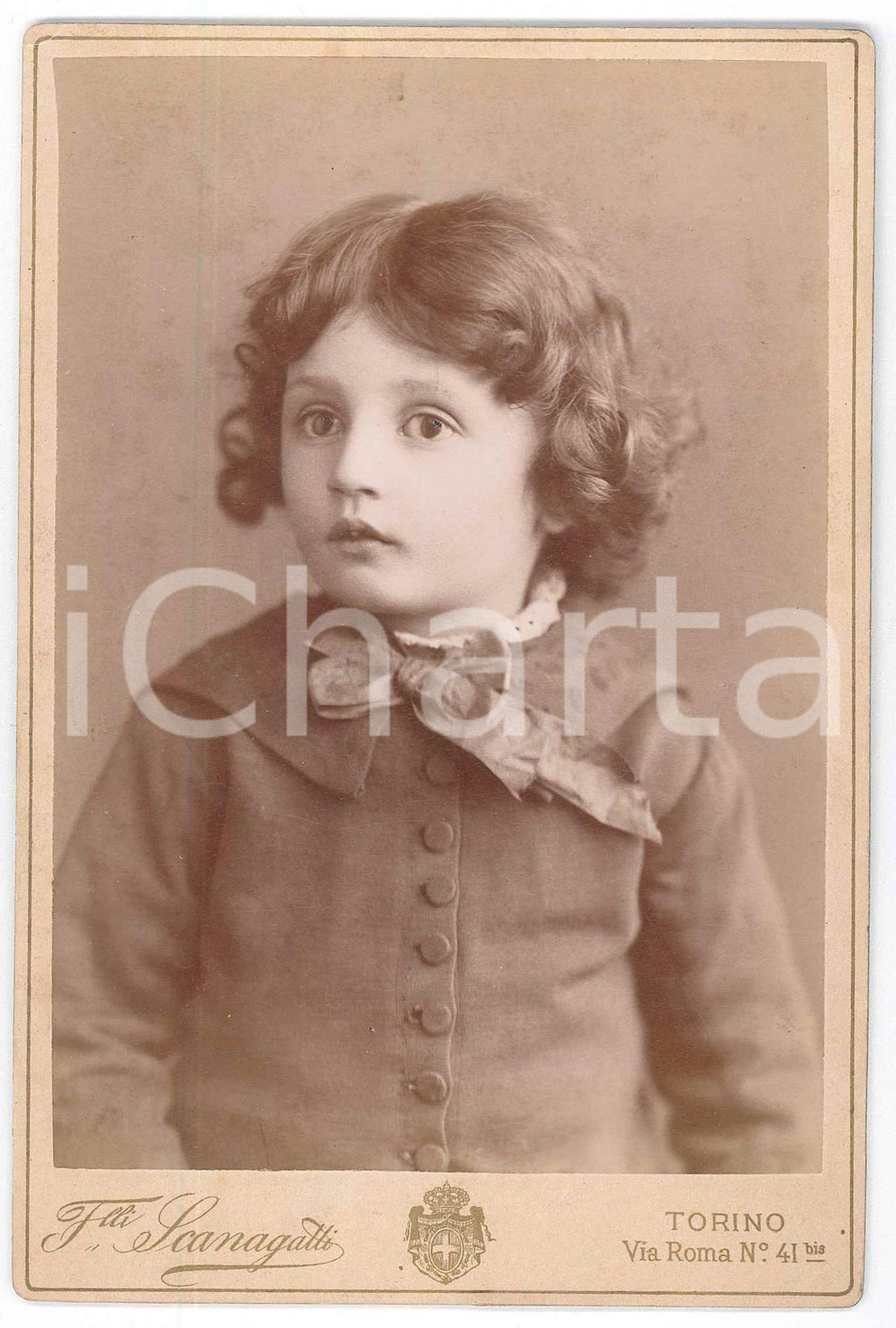 1880 ca TORINO Ritratto di bambina con abito a bottoni - Foto SCANAGATTI  Fotografia d'epoca, su cartoncino rigido.CONDIZIONI: G FOTOGRAFO: Scanagatti - Torino, via Roma 41bis   Formato: 11x16 cm originale e autentica 1