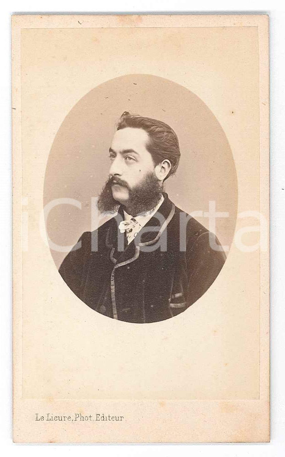 1865 ca TORINO Ritratto maschile con giacca in velluto - Foto LE LIEURE - CDV  Fotografia originale d'epoca.FOTOGRAFO: Le Lieure - Torino GOOD/buono  Formato: 6x10 cm originale e autentica 1