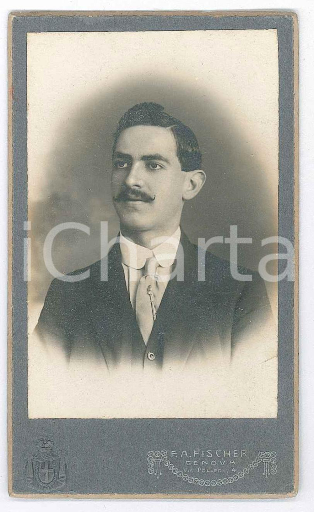 1905 ca GENOVA Ritratto di giovane uomo - Foto F. A.FISCHER CDV  Fotografia d'epoca, montata su cartoncino rigido.FOTOGRAFO: F. A. Fischer - Genova, via Polleri 4 GOOD/buono  Formato: 6x10 cm originale e autentica 1