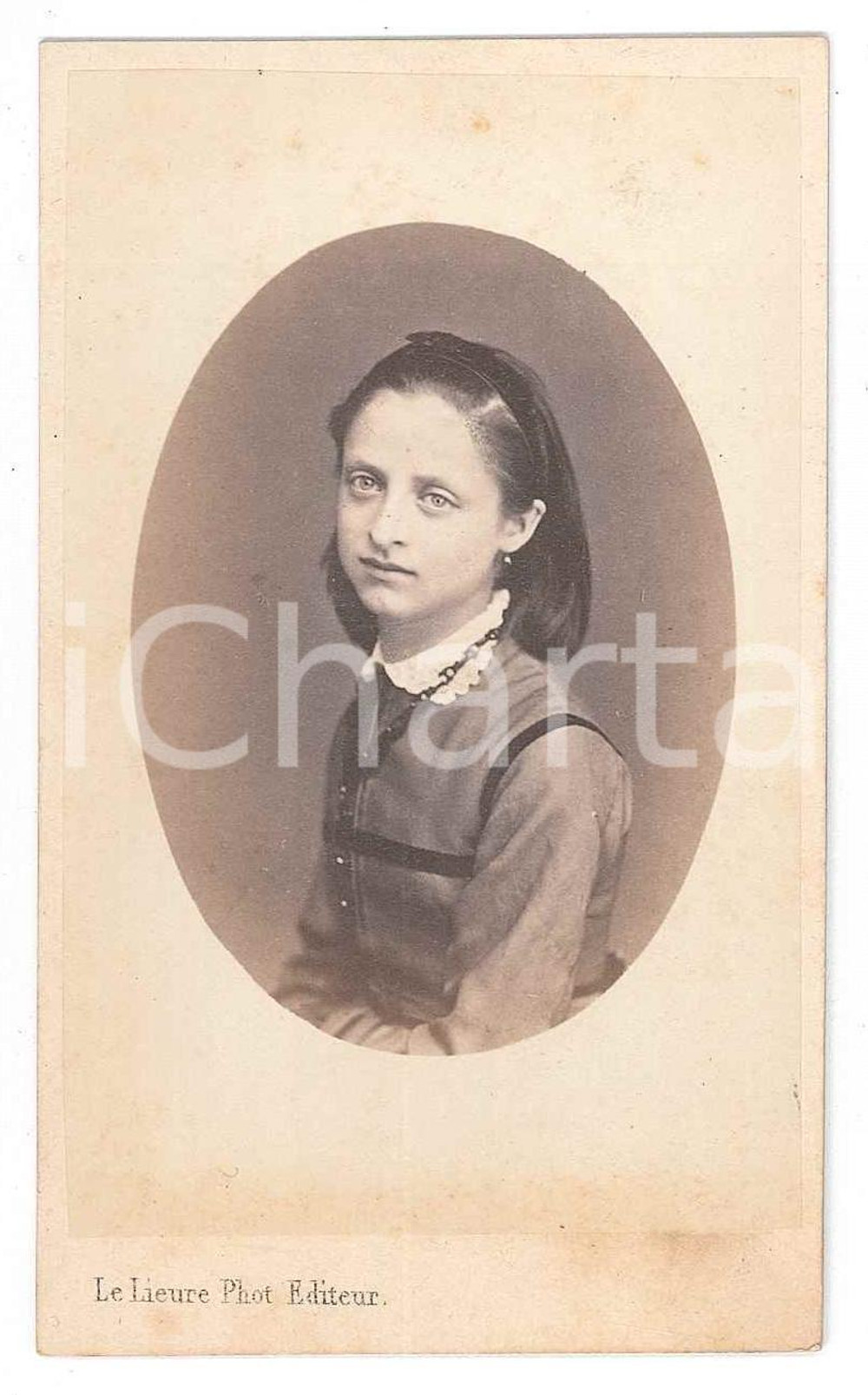 1865 ca TORINO Ritratto di bambina - Profilo - Foto LE LIEURE - CDV  Fotografia originale d'epoca, su cartoncino morbido.FOTOGRAFO: Le Lieure - Torino GOOD/buono  Formato: 6x10 cm originale e autentica 1