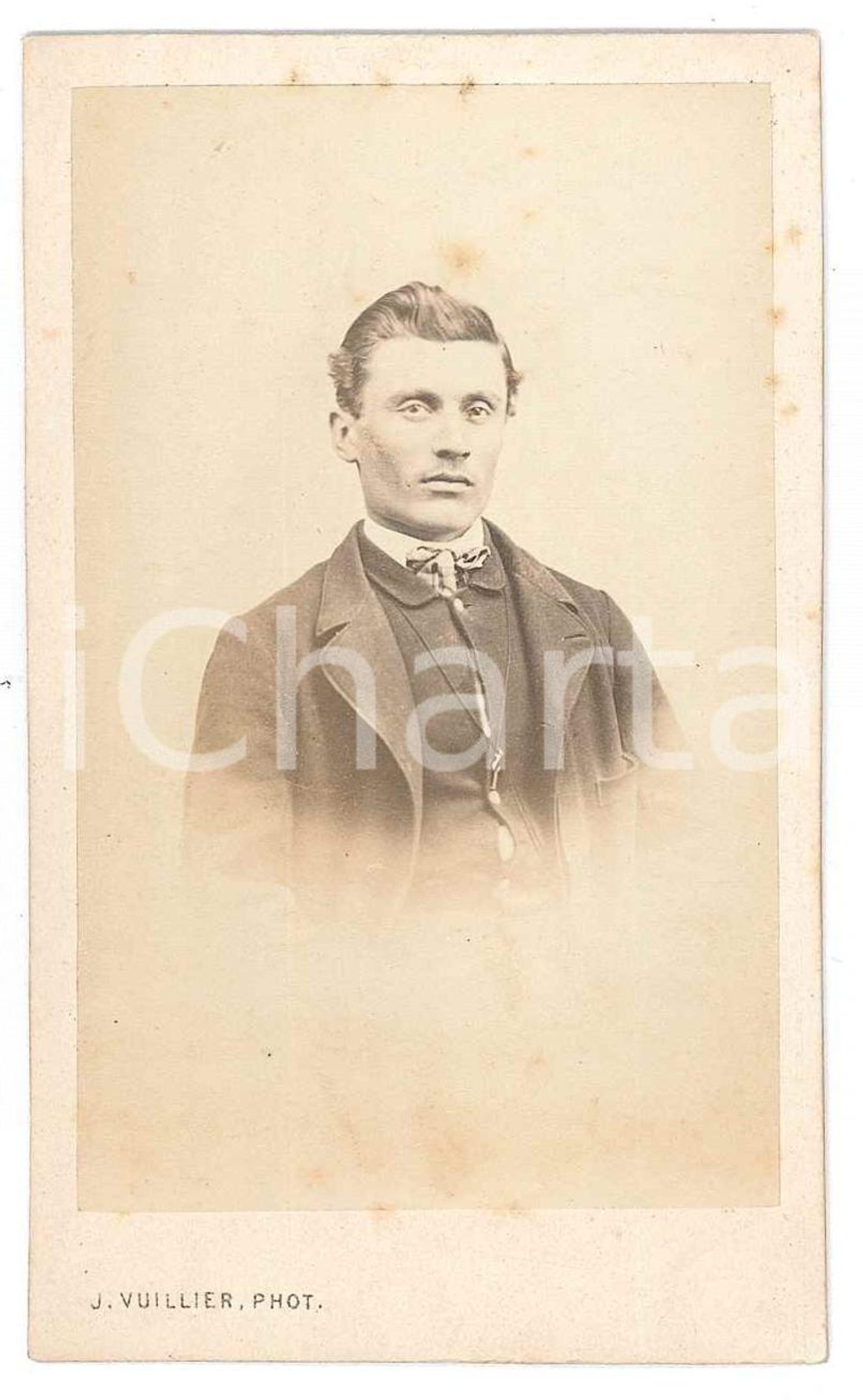 1870 ca COURMAYEUR Ritratto di un giovane uomo - Foto J. VUILLIER CDV  Fotografia originale d'epoca, montata su cartoncino morbido. FAIR/discreto lievi fioriture Formato: 6x10 cm originale e autentica 1