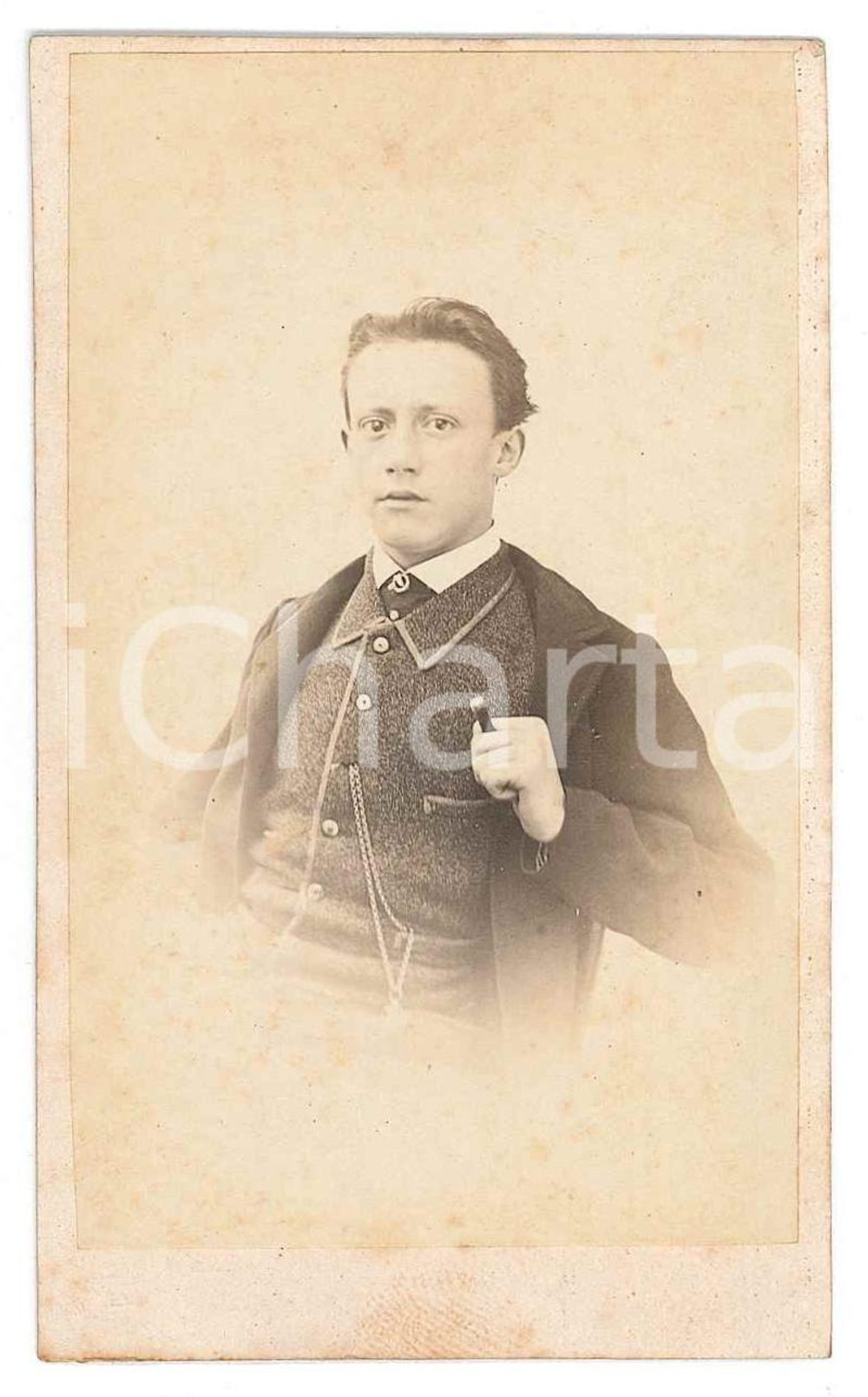 1865 ca TORINO Ritratto del giovane Marco CAVALLINI - Foto F. PORRO CDV Fotografia d'epoca, montata su cartoncino morbido.Dedica manoscritta al verso.FOTOGRAFO: F. Porro - via Provvidenza 20, Torino GOOD/buono  Formato: 6x10 cm originale e autentica 1