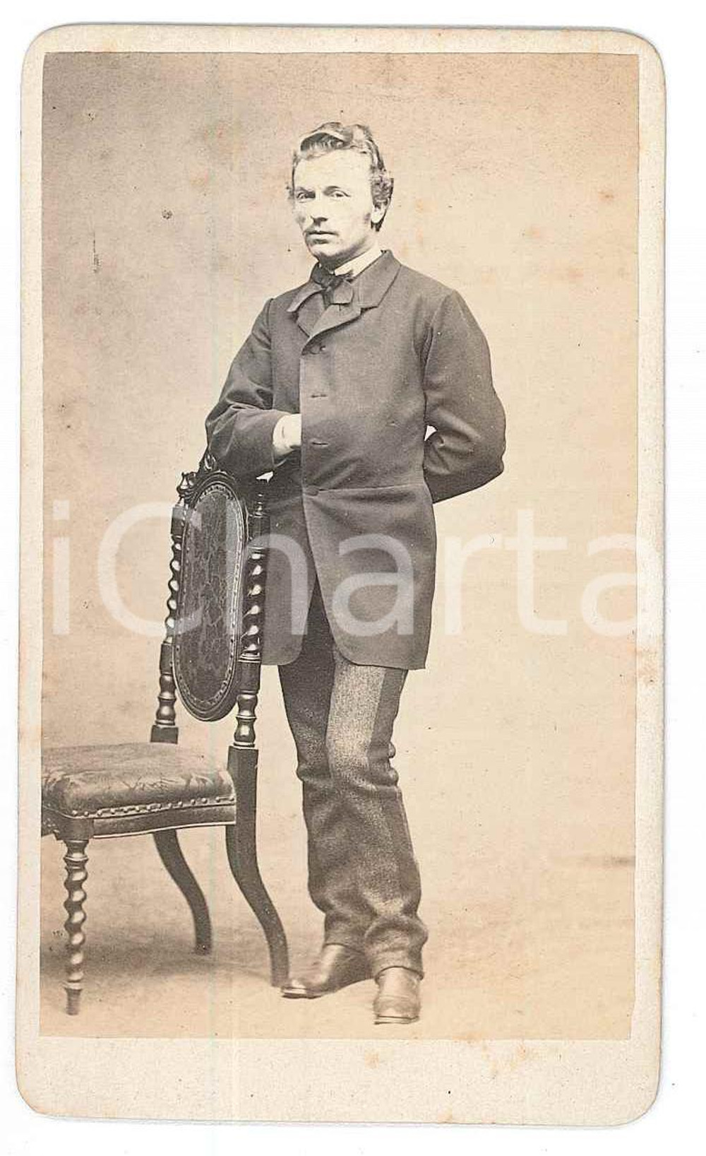 1865 TORINO Giovane uomo con la mano nel panciotto - Foto F. PORRO CDV Fotografia d'epoca, montata su cartoncino morbido. GOOD/buono  Formato: 6x10 cm originale e autentica 1