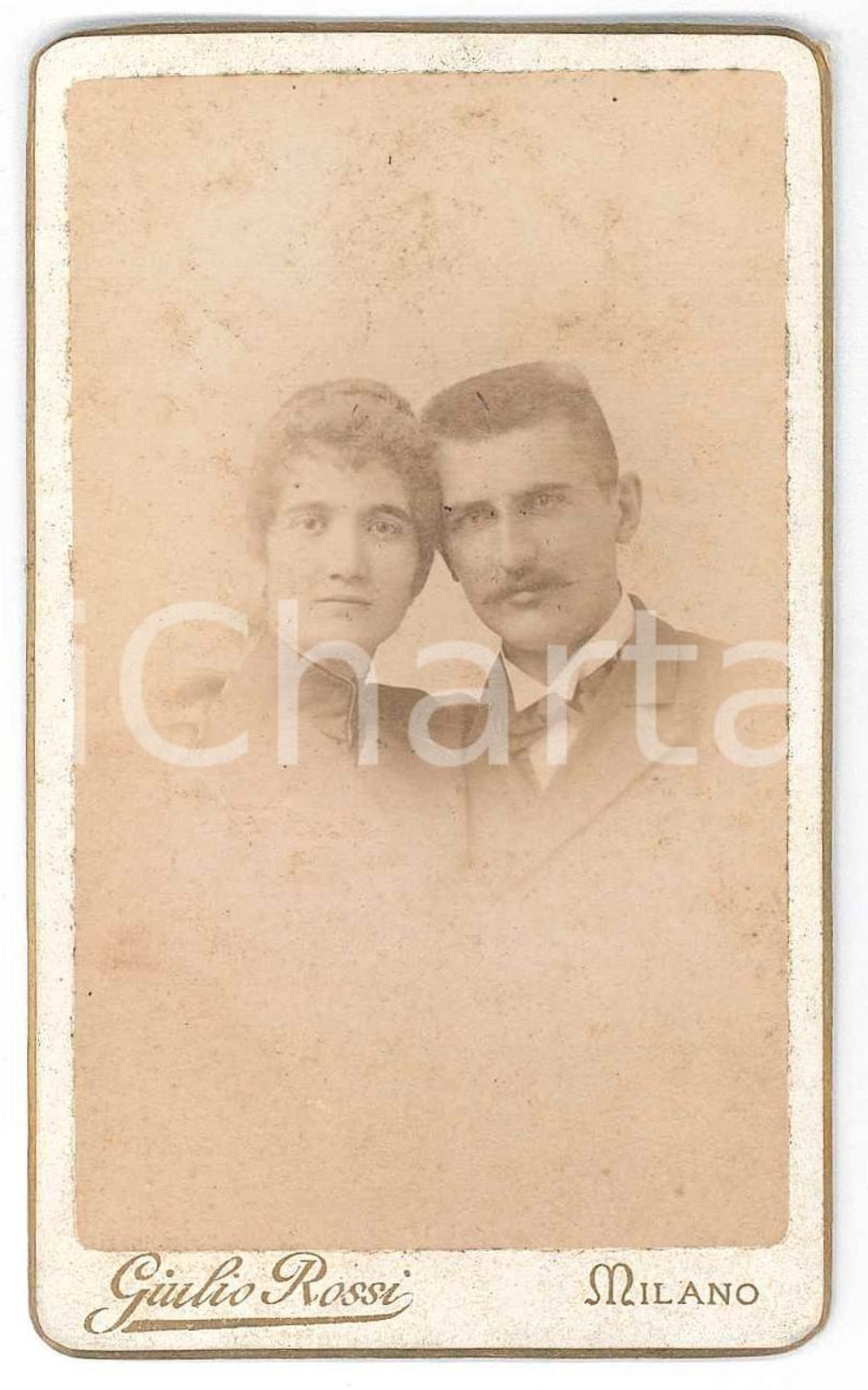 1880 ca MILANO Coppia di sposi - Ritratto - Foto Giulio ROSSI CDV  Fotografia d'epoca, su cartoncino rigido.  FAIR/discreto fioriture Formato: 6 x 10 cm originale e autentica 1