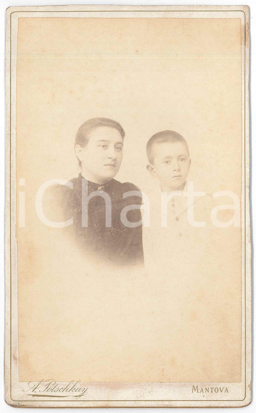 1890 ca MANTOVA Ritratto di madre e figlio ^Foto A. POTSCHKAY 12x20 cm  Fotografia d'epoca, su cartoncino rigido.FOTOGRAFO: Antonio Potschkay - Mantova  GOOD/buono  Formato: 12x20 cm originale e autentica 1