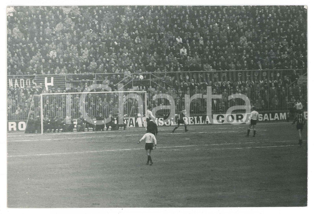 1966 CALCIO SERIE A - Partita INTER-FOGGIA 5-0 (2) Foto 18x13 cm  Fotografia originale d'epoca. GOOD/buono  Formato: 18x13 cm originale e autentica 1