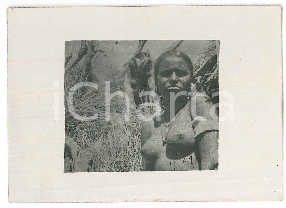 1940 ca AOI ETIOPIA Donna indigena - NUDO ETNICO (6) Foto 9x6 cm Fotografia originale d'epoca. GOOD/buono  Formato: 9x6 cm originale e autentica 1