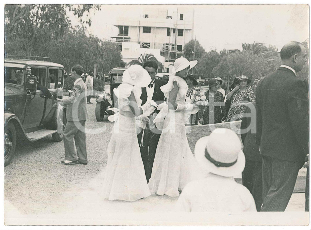 1940 ca COSTUME ITALIA Damigelle a un matrimonio - Fotografia 18x13 cm Fotografia originale d'epoca. FAIR/discreto lievi piegature Formato: 18x13 cm originale e autentica 1