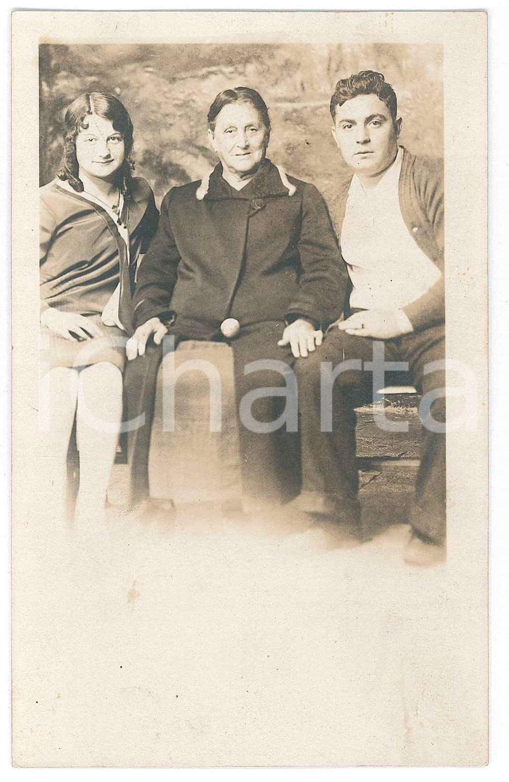 1929 IDORA PARK (OHIO, USA) Famiglia italoamericana in visita - Foto vintage  Fotografia originale d'epoca, in formato cartolina postale.Didascalia manoscritta al verso. GOOD/buono  Formato: 9x14 cm originale e autentica 1