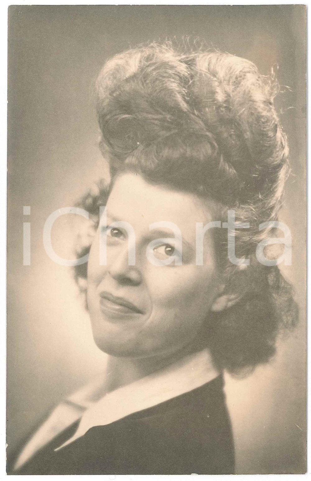 1950 ca FRANCE COIFFURE Portrait de femme - Photo 11x18 cm Fotografia originale d'epoca. GOOD/buono  Formato: 11x18 cm originale e autentica 1