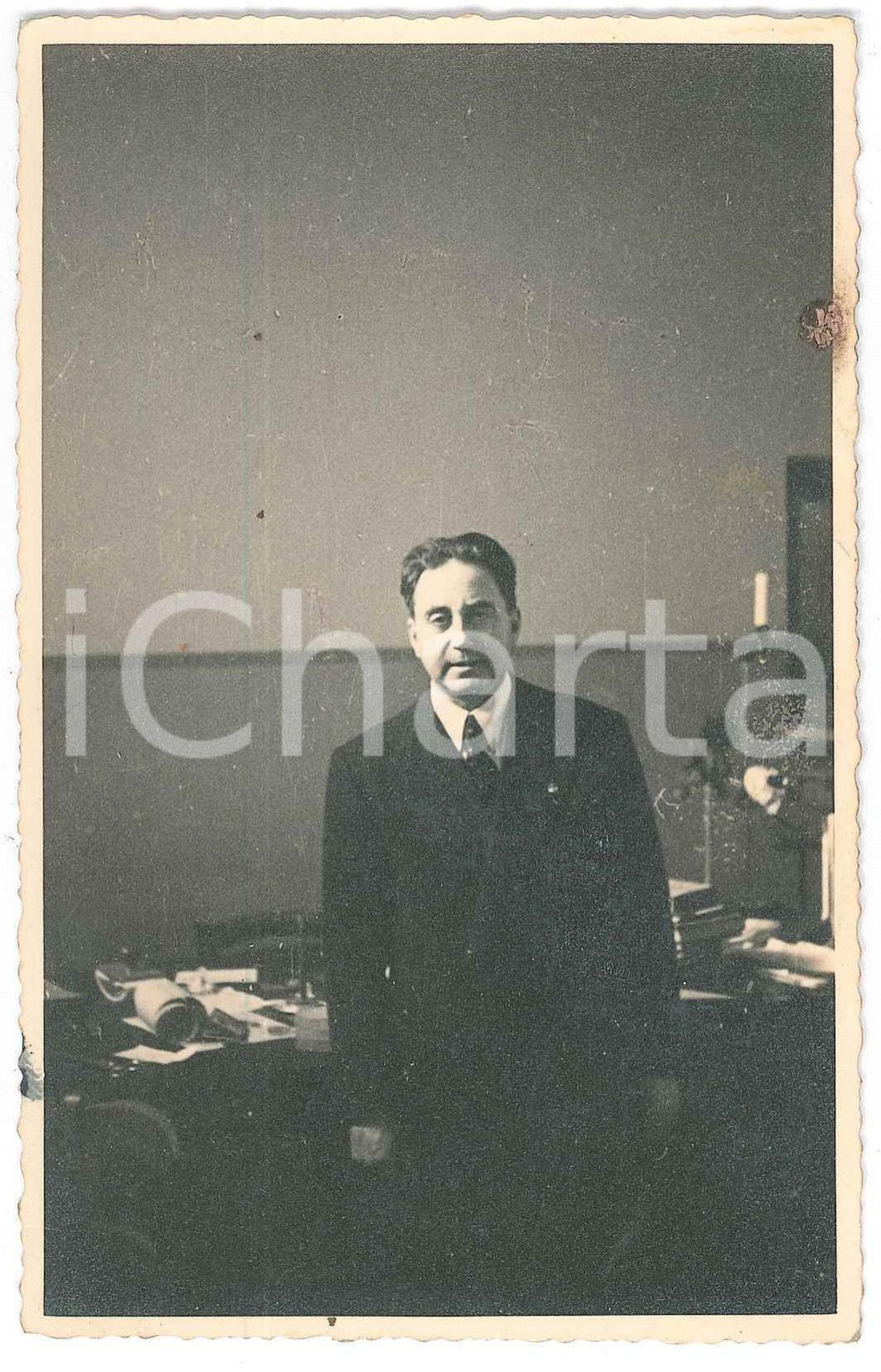 1941 MILANO - Ottica SALMOIRAGHI - Dott. Ing. Sebastiano COPPA *Foto 9x14 cm Fotografia originale d'epoca, con didascalia al verso. POOR/danneggiato residui cartacei al lato destro Formato: 9x14 cm originale e autentica 1