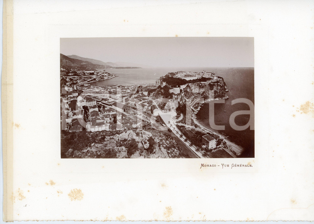 1910 ca MONACO (Côte d'Azur, FRANCE) Vue générale - Photo VINTAGE Fotografia seriale d'epoca, montata su cartoncino morbido.Margine telato a sinistra. POOR fioriture Formato: 30x23 (cartoncino); 18x11 (fotografia)) originale e autentica 1