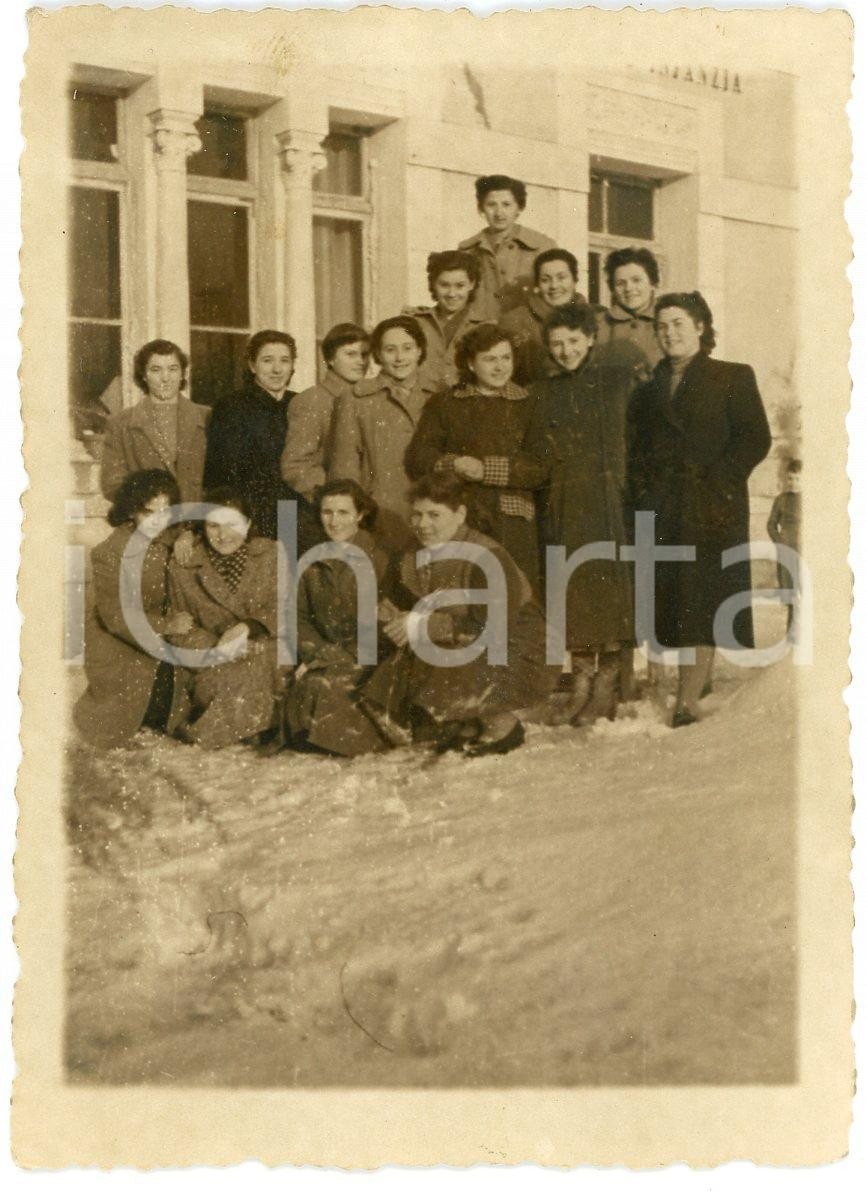 1954 PRESSANA (VR) Località CASELLE - Scuola di taglio - Foto 7x10 cm  Fotografia d'epoca, con didascalia manoscritta al verso. GOOD/buono  Formato: 7x10 cm originale e autentica 1