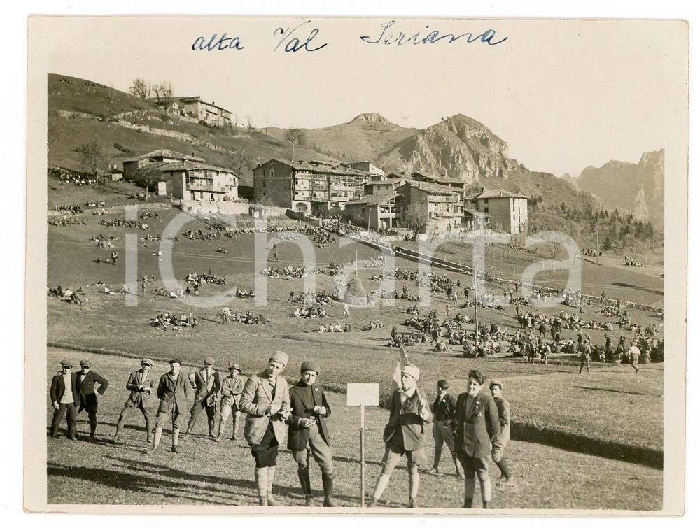 1920 ca ALTA VAL SERIANA Gruppo Escursionisti VOGHERA *Ritratto e paesaggio (2) Fotografia d'epoca. FAIR/discreto Lievi abrasioni e piegature angolari Formato: 12 x 9 cm originale e autentica 1