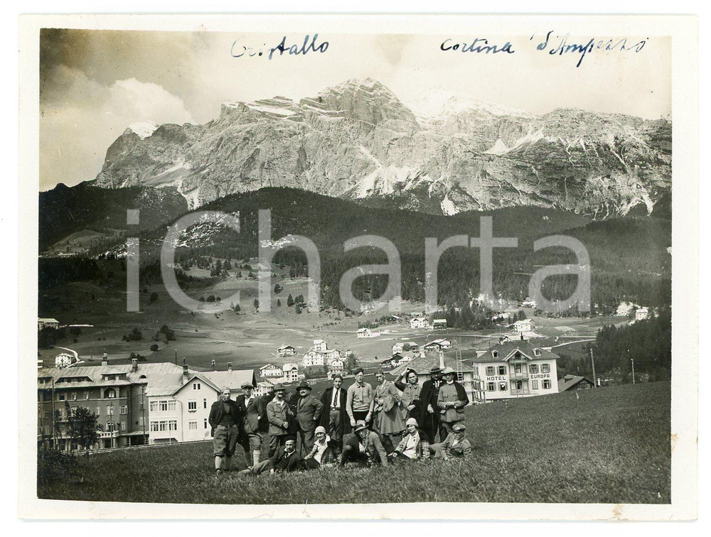 1920 CORTINA D'AMPEZZO - Gruppo Escursionisti VOGHERA *Ritratto e M. Cristallo Fotografia d'epoca. GOOD/buono Piccole macchie al lato destro Formato: 12 x 9 cm originale e autentica 1
